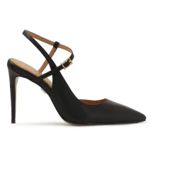 Elegante schwarze Pumps mit ausgeschnittener Oberseite.Dieses Produkt fällt groß aus.