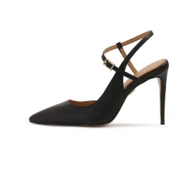 Elegante schwarze Pumps mit ausgeschnittener Oberseite.Dieses Produkt fällt groß aus.
