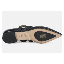 Eleganter Spitzer Schwarzer Schuh
