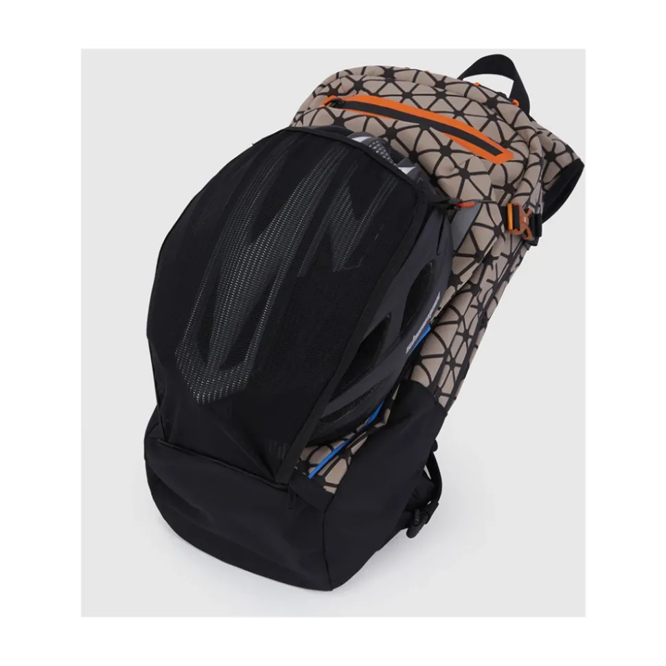 Fahrradrucksack aus 40 % recyceltem Cordura® Polyester