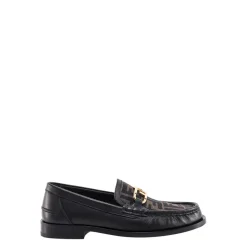 Flache Schuhe mit Metall-Detail
