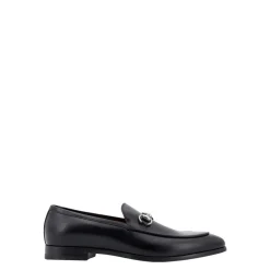 Flache schwarze Schuhe mit Metallverschluss
