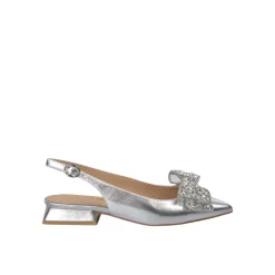 Flacher Schuh mit Schleife