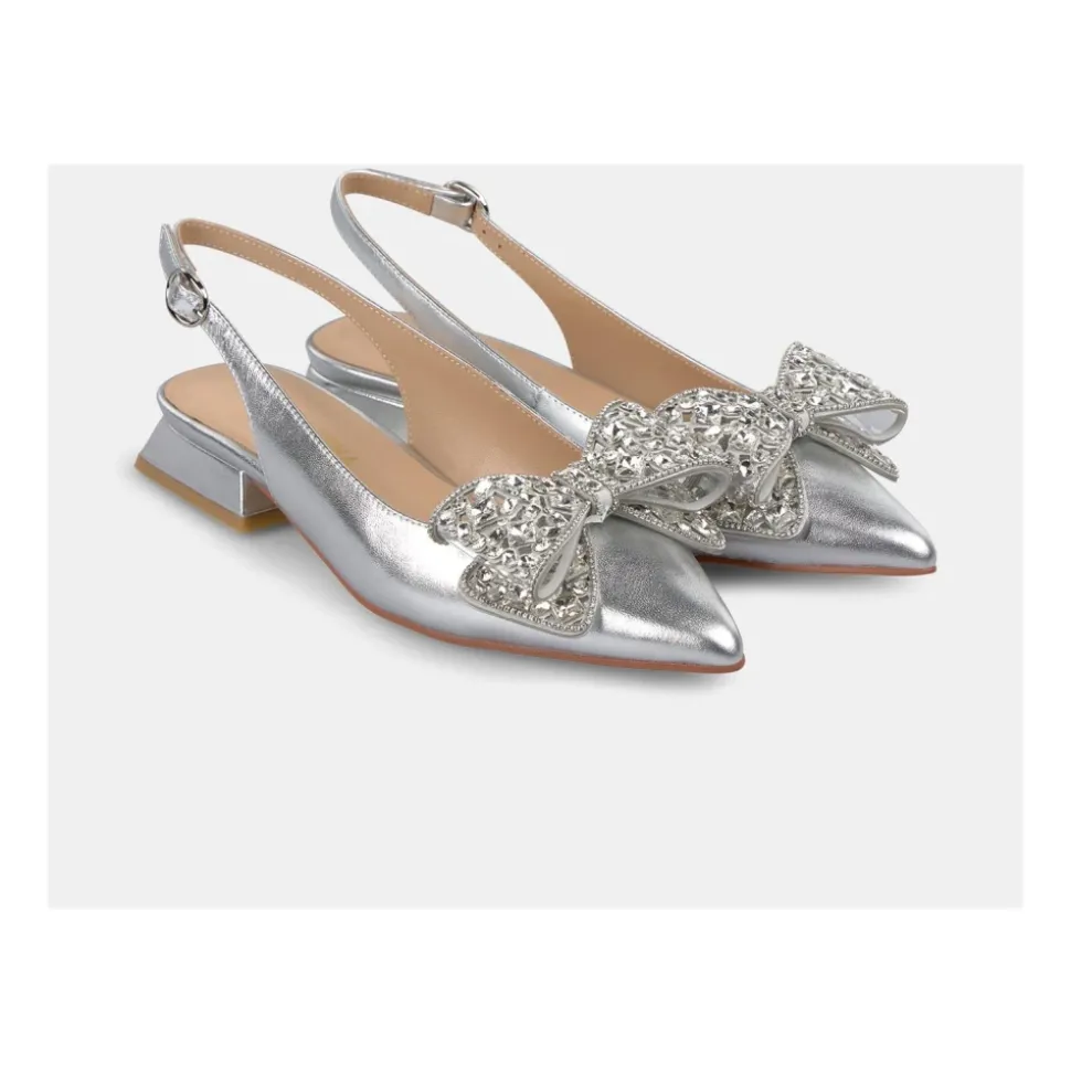Flacher Schuh mit Schleife