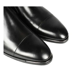 Flexible Schuhe mit Bandeinsatz