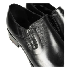 Flexible Schuhe mit Bandeinsatz
