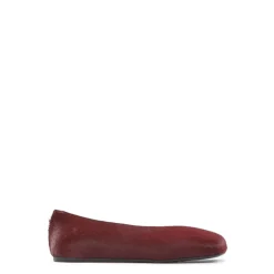 G34 Square – Gefaltete Ballerina aus bordeauxfarbenem Ponyfell