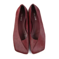 G34 Square – Gefaltete Ballerina aus bordeauxfarbenem Ponyfell