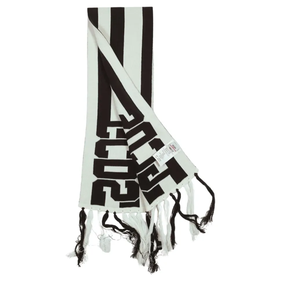 Gerippter Strickschal