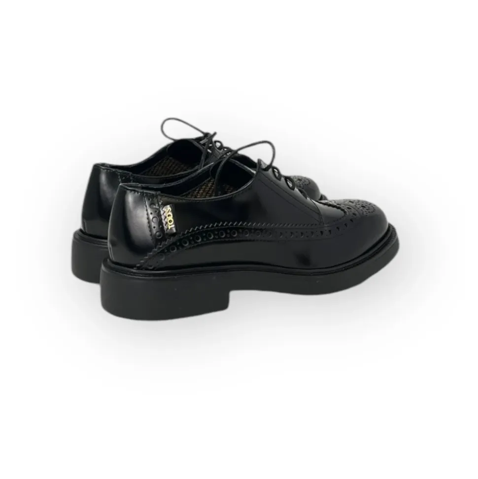 Geschnürte Lederschuhe