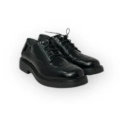 Geschnürte Lederschuhe