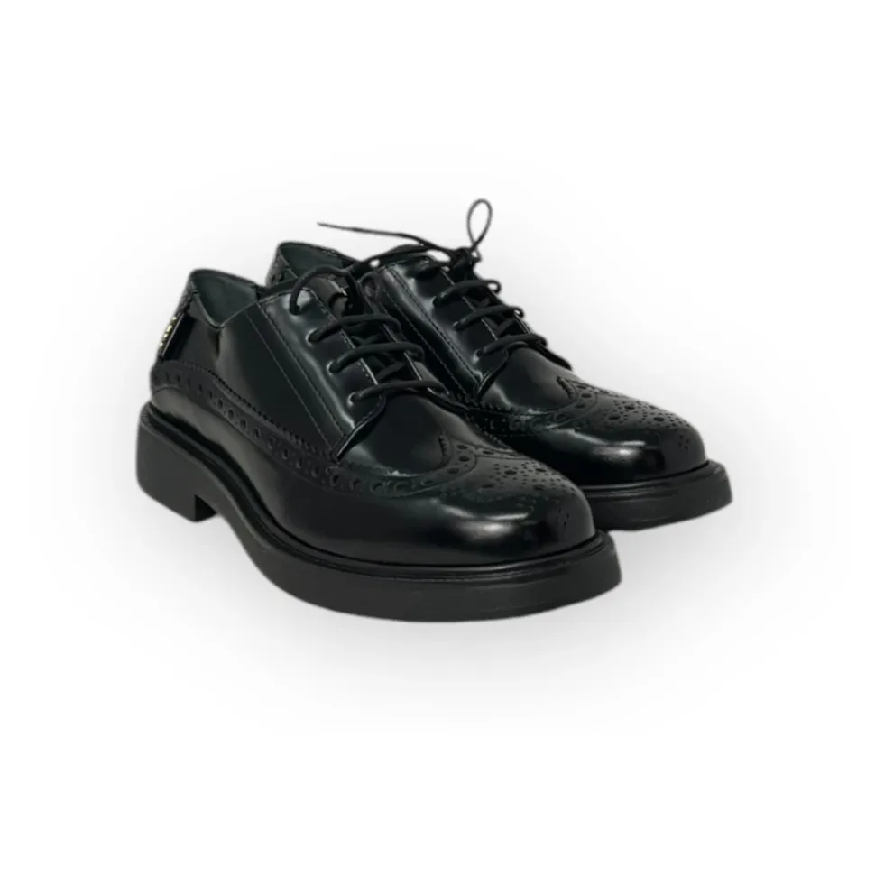 Geschnürte Lederschuhe