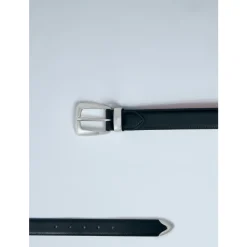 Glatter Ledergürtel mit Silber-Hardware