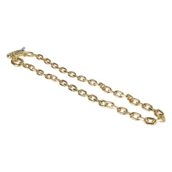 Goldene Halskette mit übergroßem Anhänger