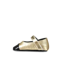 Goldene Leder-Ballettflats mit Riemen