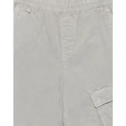 Graue Cordhose mit Cargotaschen
