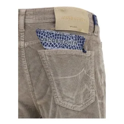 Graue Cordhose mit fünf Taschen und Knopfverschluss