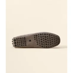 Graue Flache Fahrschuhe