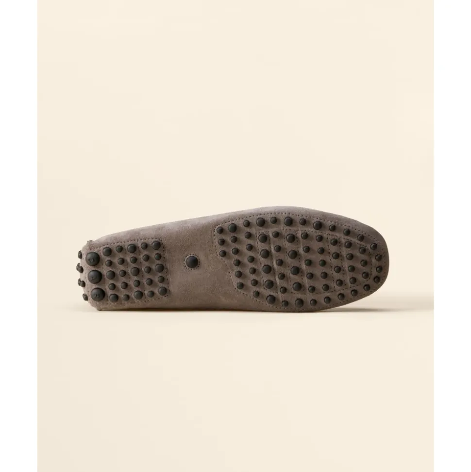 Graue Flache Fahrschuhe