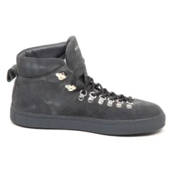 Graues Wildleder Schuhmodell