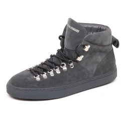 Graues Wildleder Schuhmodell