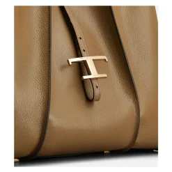 Grüne Leder-Shoppingtasche mit T-Anhänger