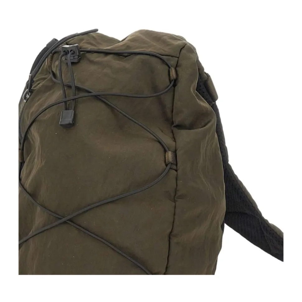 Grüne Schultertasche mit Linsendetail