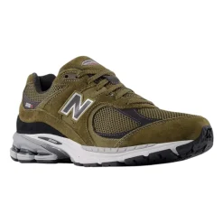 Grüne Sneakers 2002R Woodland Stil