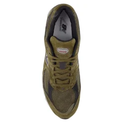 Grüne Sneakers 2002R Woodland Stil