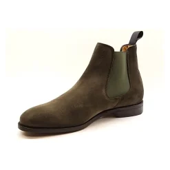 Grüner Wildlederstiefel mit elastischem Seitenband und geschützter Gummisohle