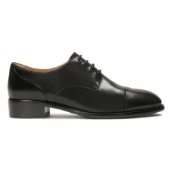Halbschuhe aus Leder mit Schnürung