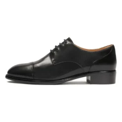 Halbschuhe aus Leder mit Schnürung