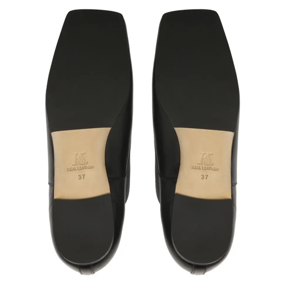 Halbschuhe mit Schnürung und quadratischer Zehenkappe