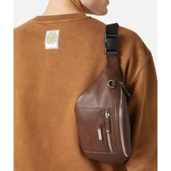 Haselnussleder Bauchtasche mit Kreuzstich und Metall-Logoplatte