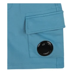 Hellblaue Cargo-Shorts