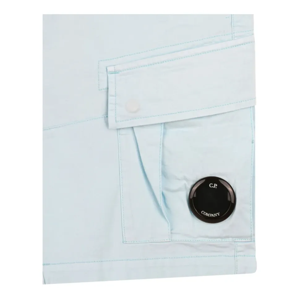 Hellblaue Cargo-Shorts mit Linsendetail