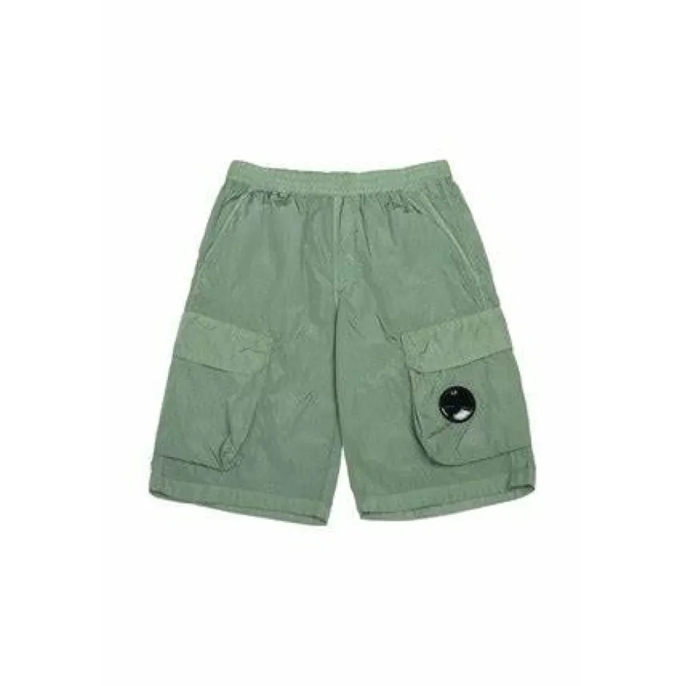 Hellgrüne Shorts mit Taschen an den Beinen