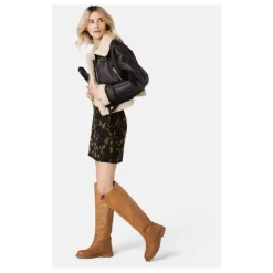 Hohe Stiefel