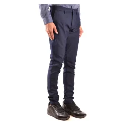 Hose mit Reißverschluss- und Knopfverschluss mit Taschen
