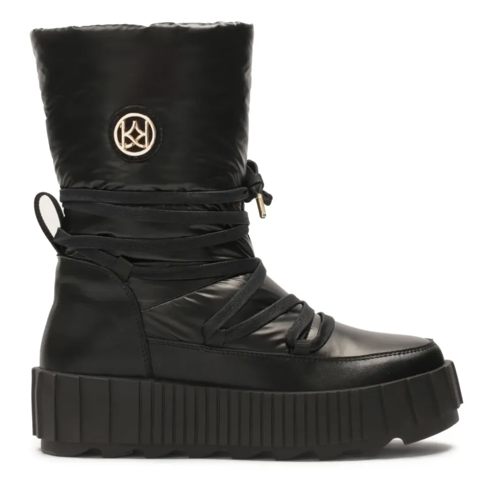 Isolierte schwarze Schneestiefel mit Slip-On-Obermaterial