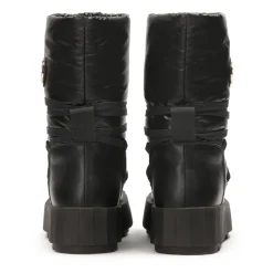 Isolierte schwarze Schneestiefel mit Slip-On-Obermaterial