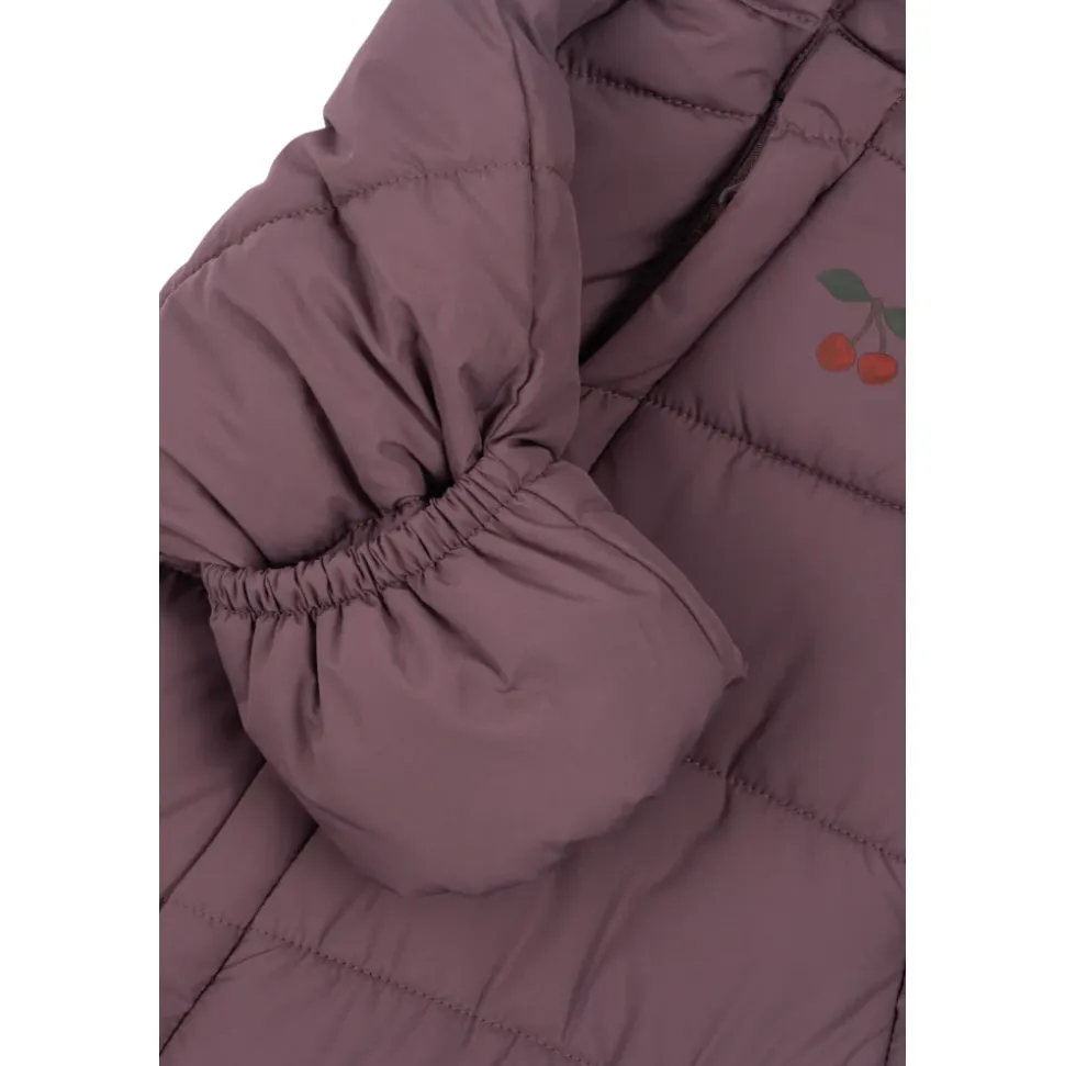 Isolierter Baby-Overall