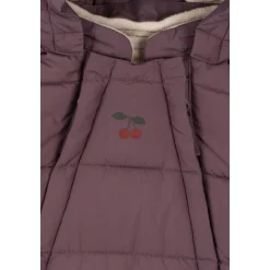 Isolierter Baby-Overall