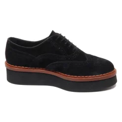 Italienischer Wildlederschuh mit Keilabsatz