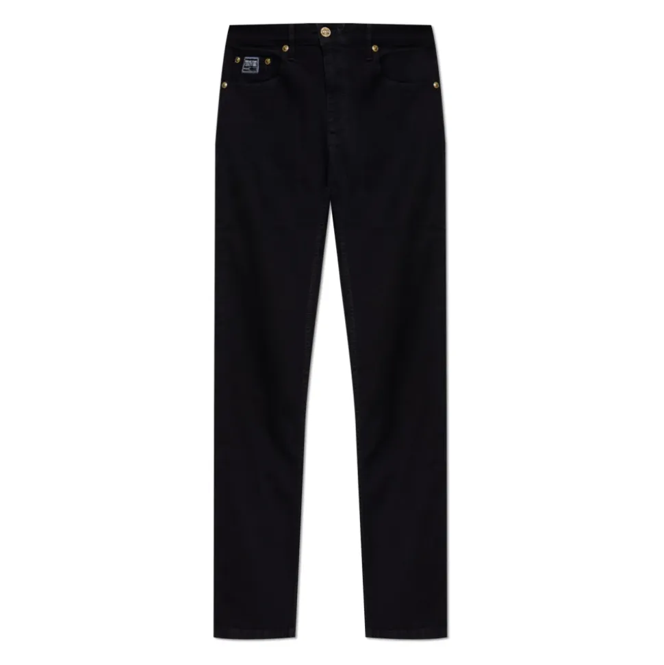 Jeans mit schmal zulaufenden Beinen