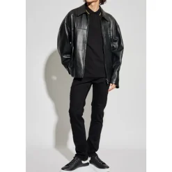 Jeans mit schmal zulaufenden Beinen