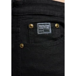 Jeans mit schmal zulaufenden Beinen