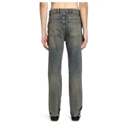 Jeans mit zerrissenem Saum