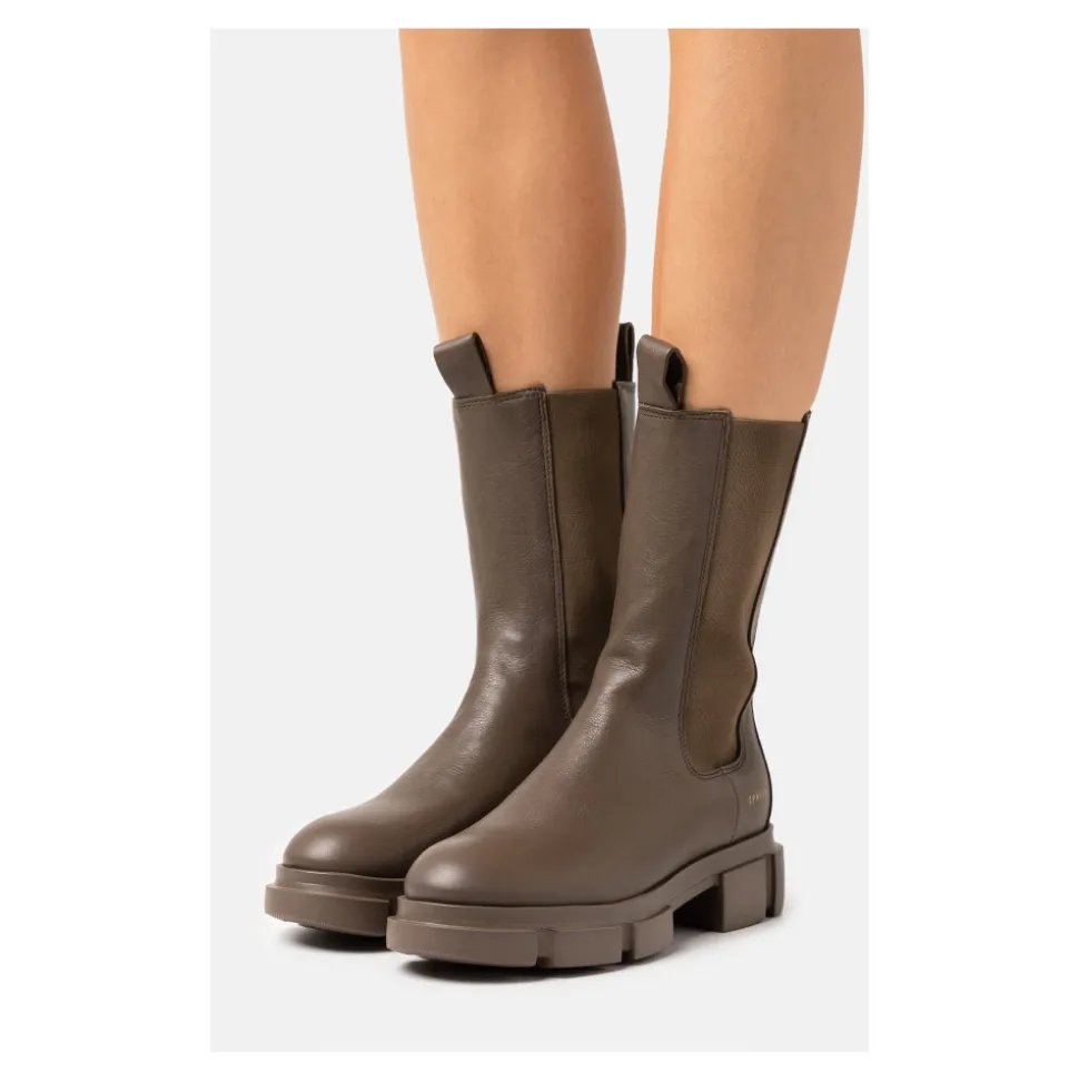 Kampfstiefel mit dicker Sohle