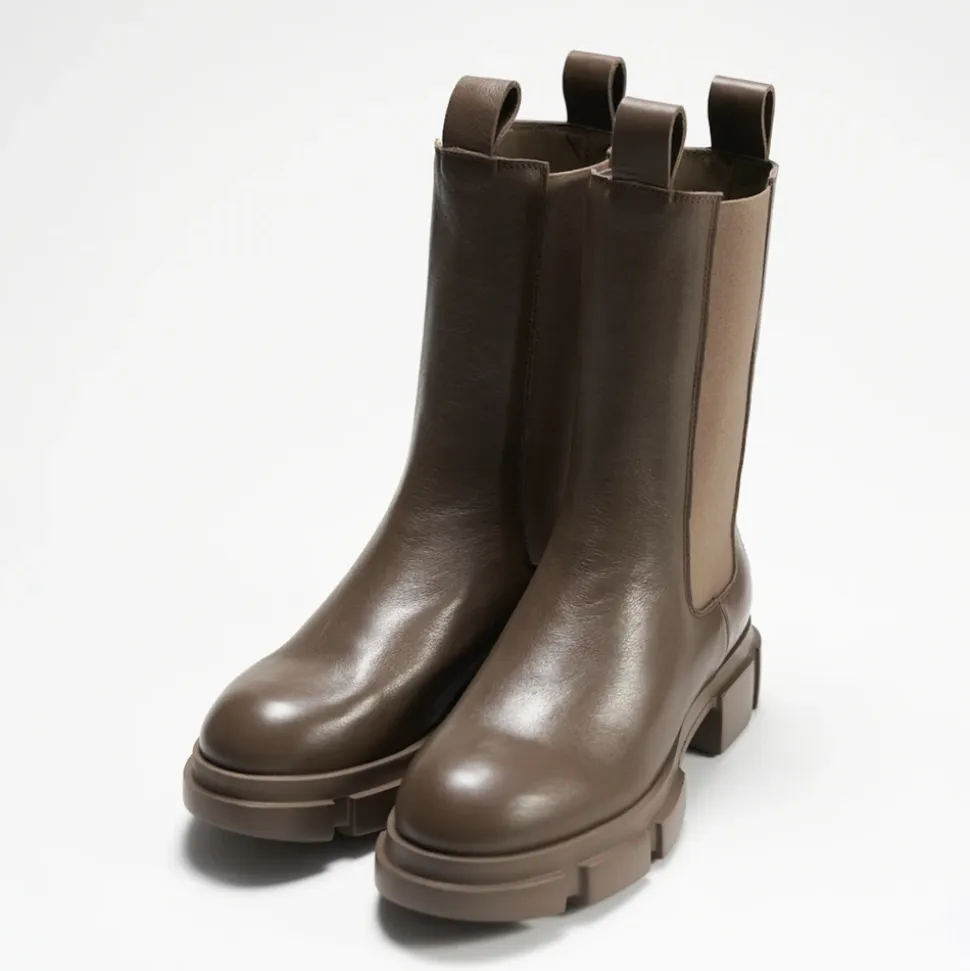 Kampfstiefel mit dicker Sohle